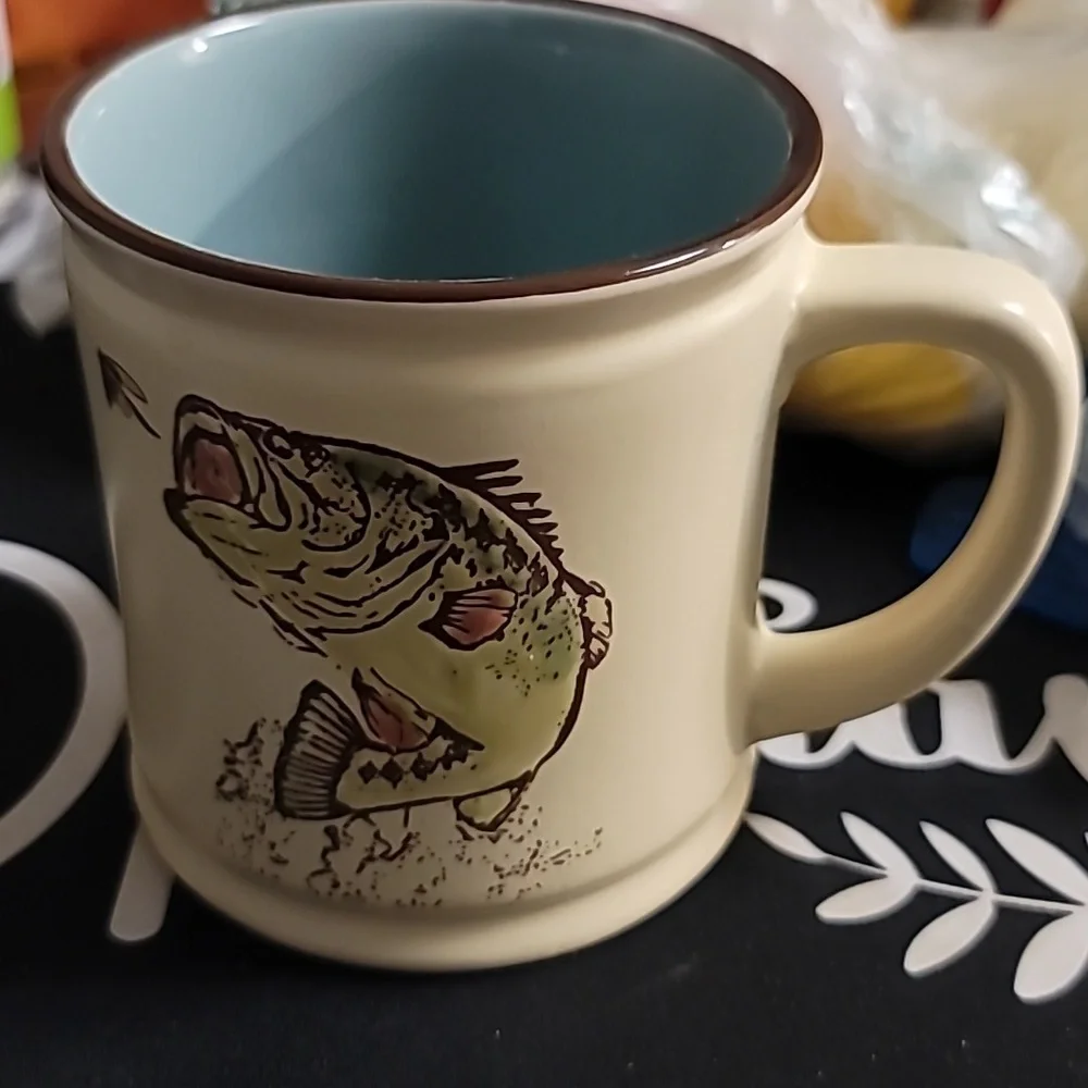 RARE New Spectrum Designz 2017 Lrg Mouth Bass Fly Fishing Lodge Coffee Mug - Picture 3 of 8